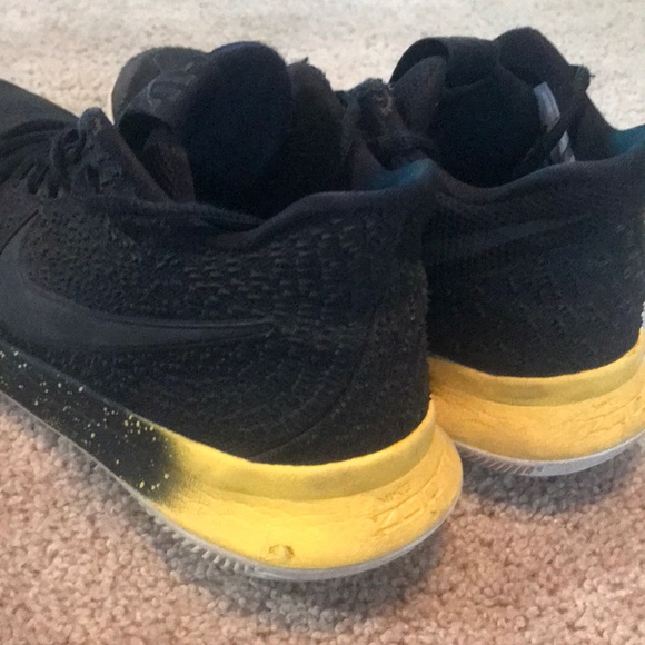 Nike Kyrie 3 Basketball Shoe Lightly Used Lakers - Picture 4 of 4